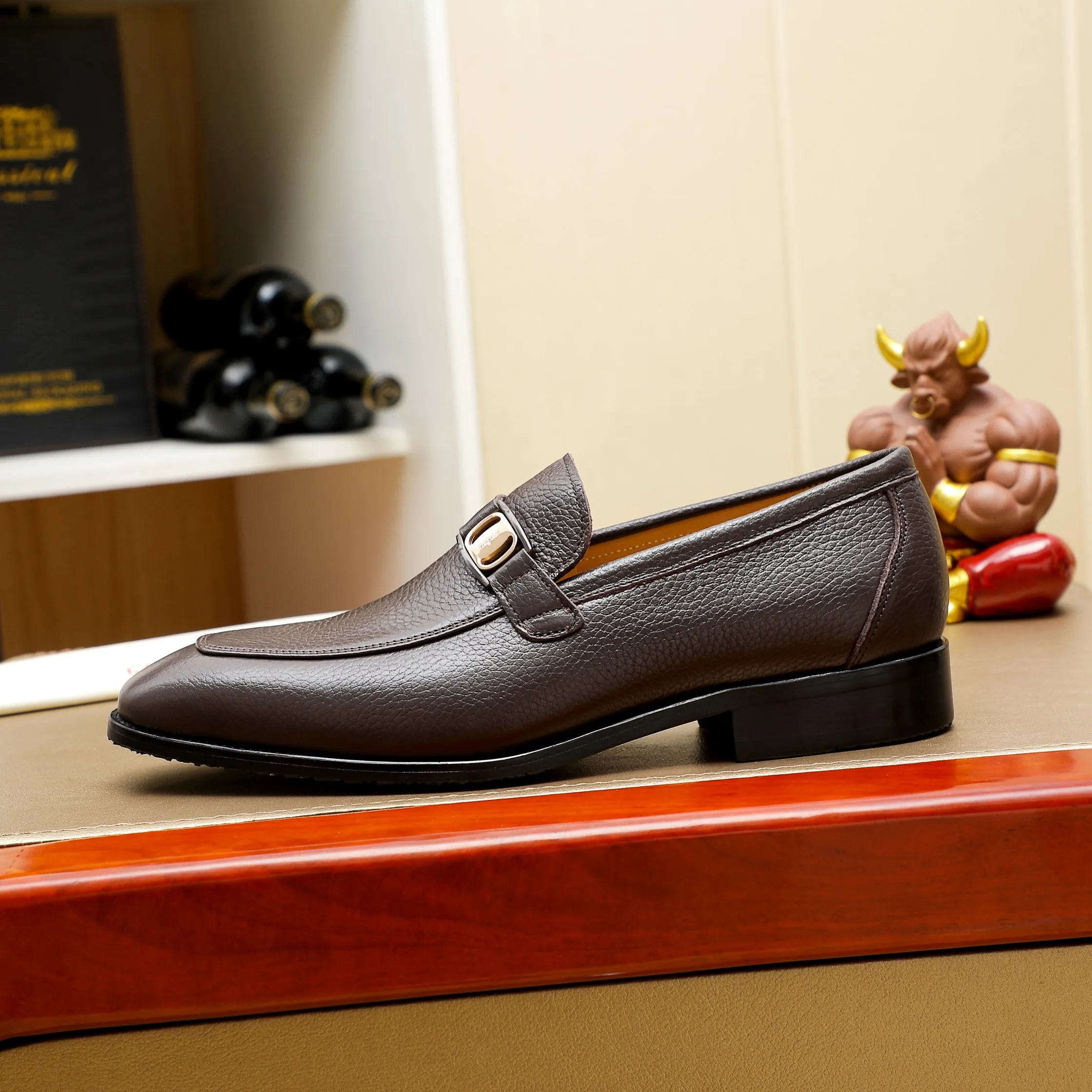 Men's shoes 💰460 🕷🕷🐂【Ferragamo】Ferragamo Popular fashion leather shoes🇨🇳Official website counter 1:1 production, original mold opening💯Good quality can be seen, imported high-end first-layer waxed calfskin, water-dyed🐂leather lining🌿very clear texture, high-quality waterproof, non-slip and wear-resistant outsole🎋high quality and low price, truly handmade🍓2 colors available! Code number 38-44……(45.46.Customized)